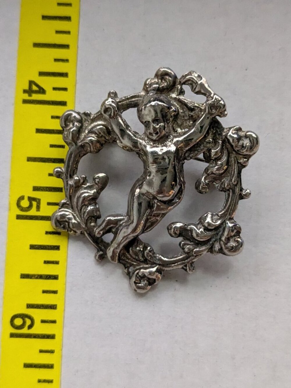 Vintage Silver Tone Cherub Wreath Brooch Pin